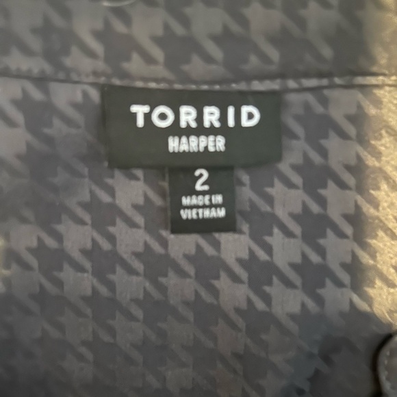 Torrid Blue Cuffed Sleeve Blouse Relaxed Fit - Picture 3 of 4